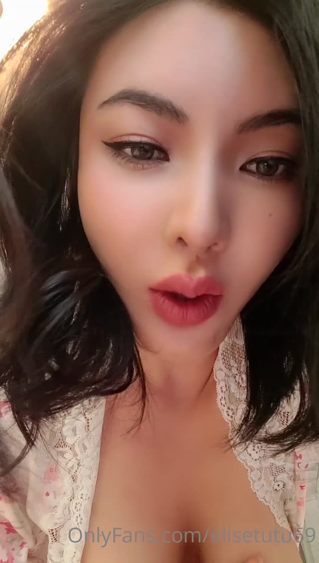 谭晓彤 木瓜奶女孩直播，奶子超级好看！